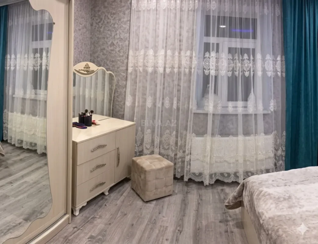 Satılır 5 otaqlı həyət evi 200 m²