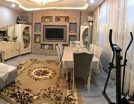 Satılır 5 otaqlı həyət evi 200 m²