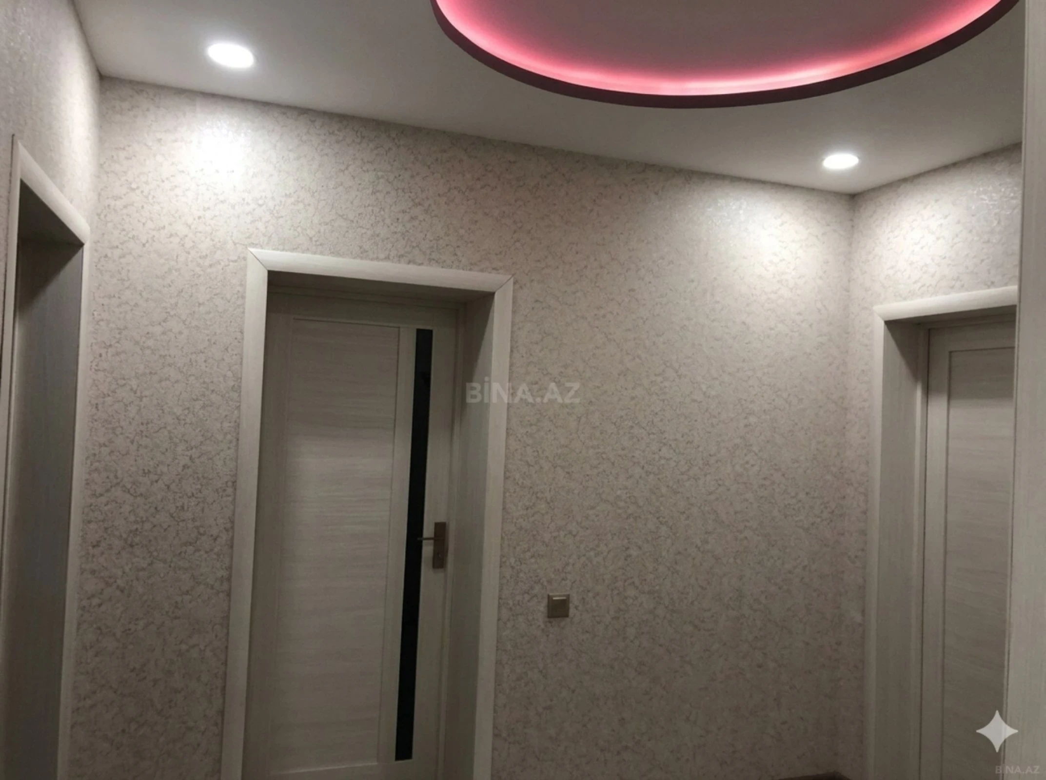 Satılır 5 otaqlı həyət evi 200 m²