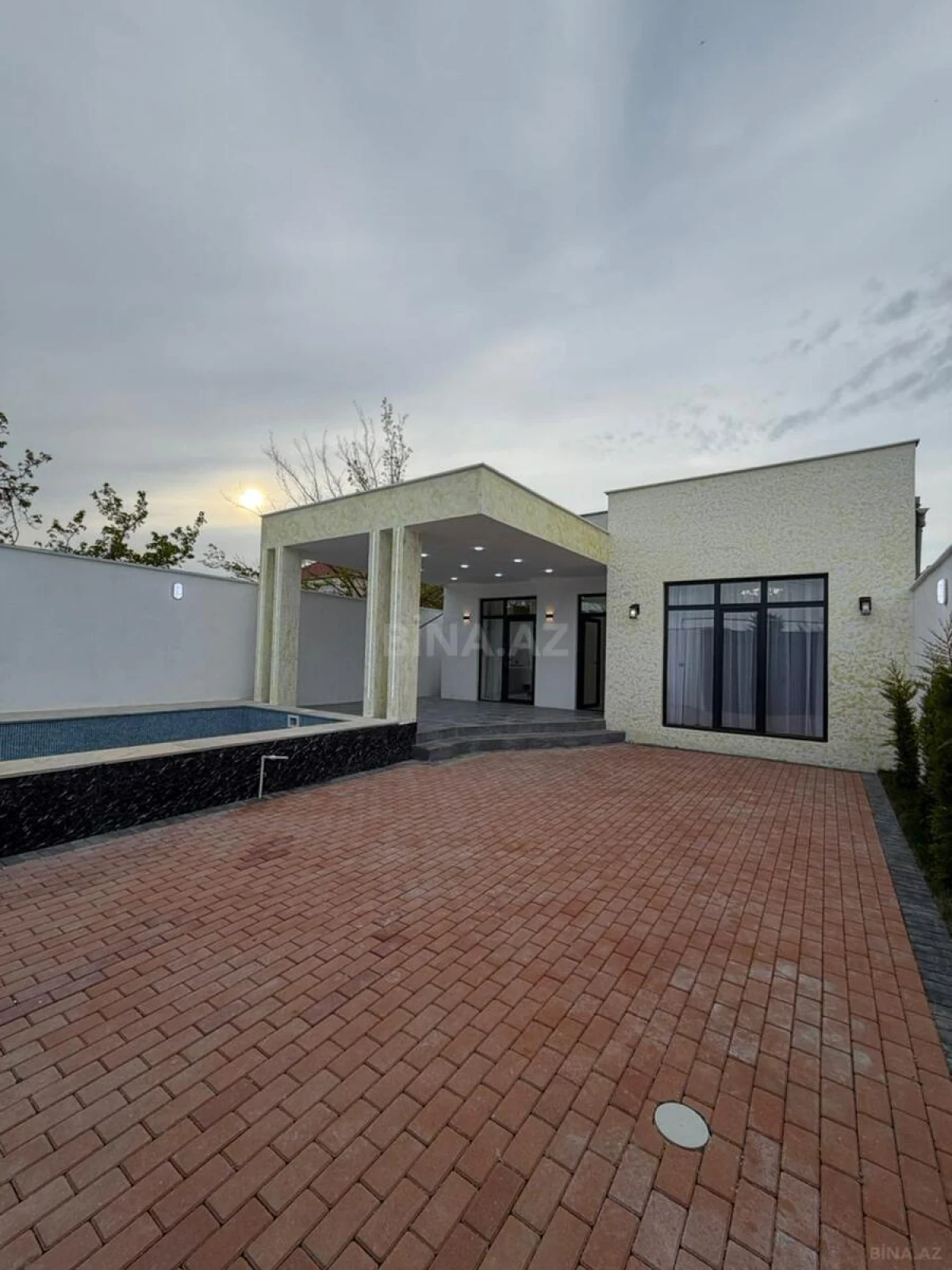 Satılır 4 otaqlı həyət evi 140 m²