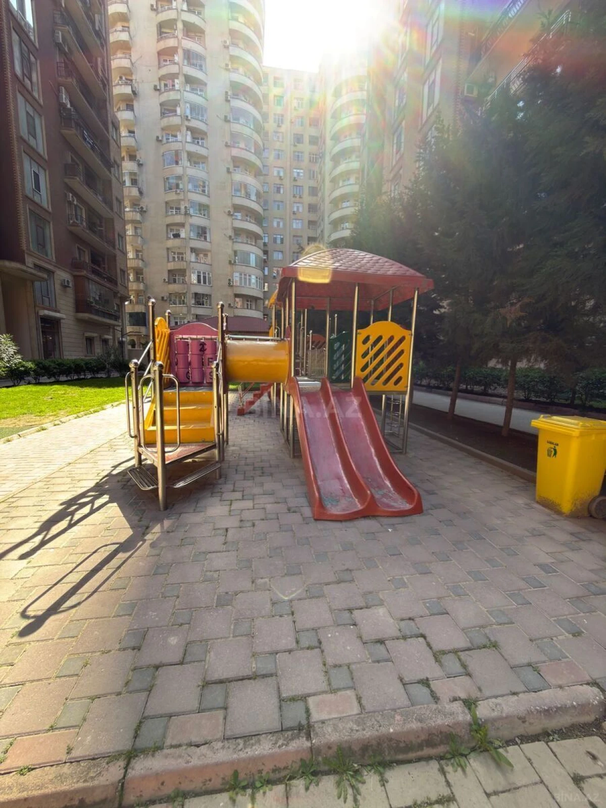 Satılır 4 otaqlı mənzil 219 m²