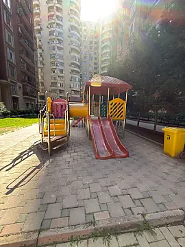 Satılır 4 otaqlı mənzil 219 m²