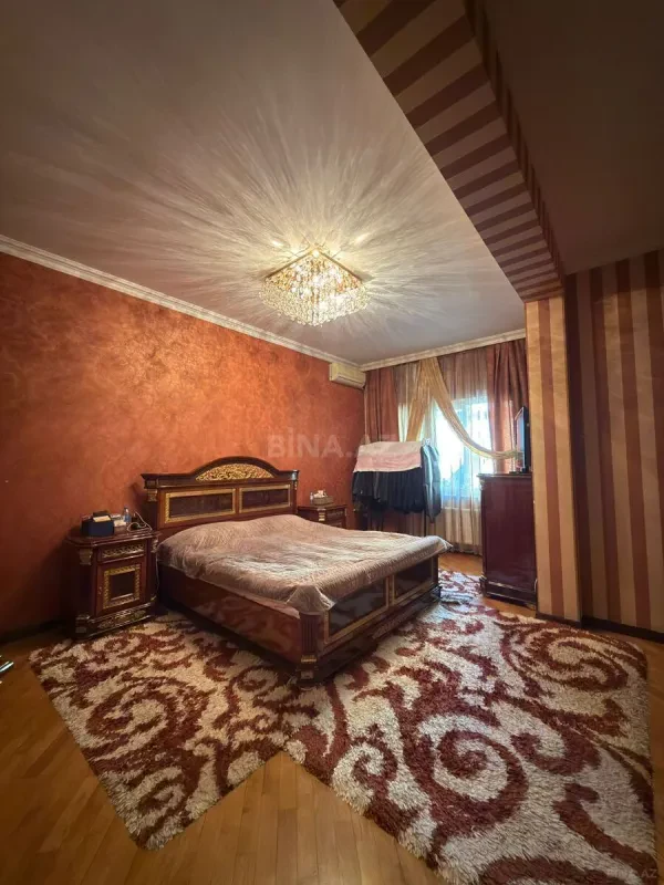 Satılır 4 otaqlı mənzil 219 m²