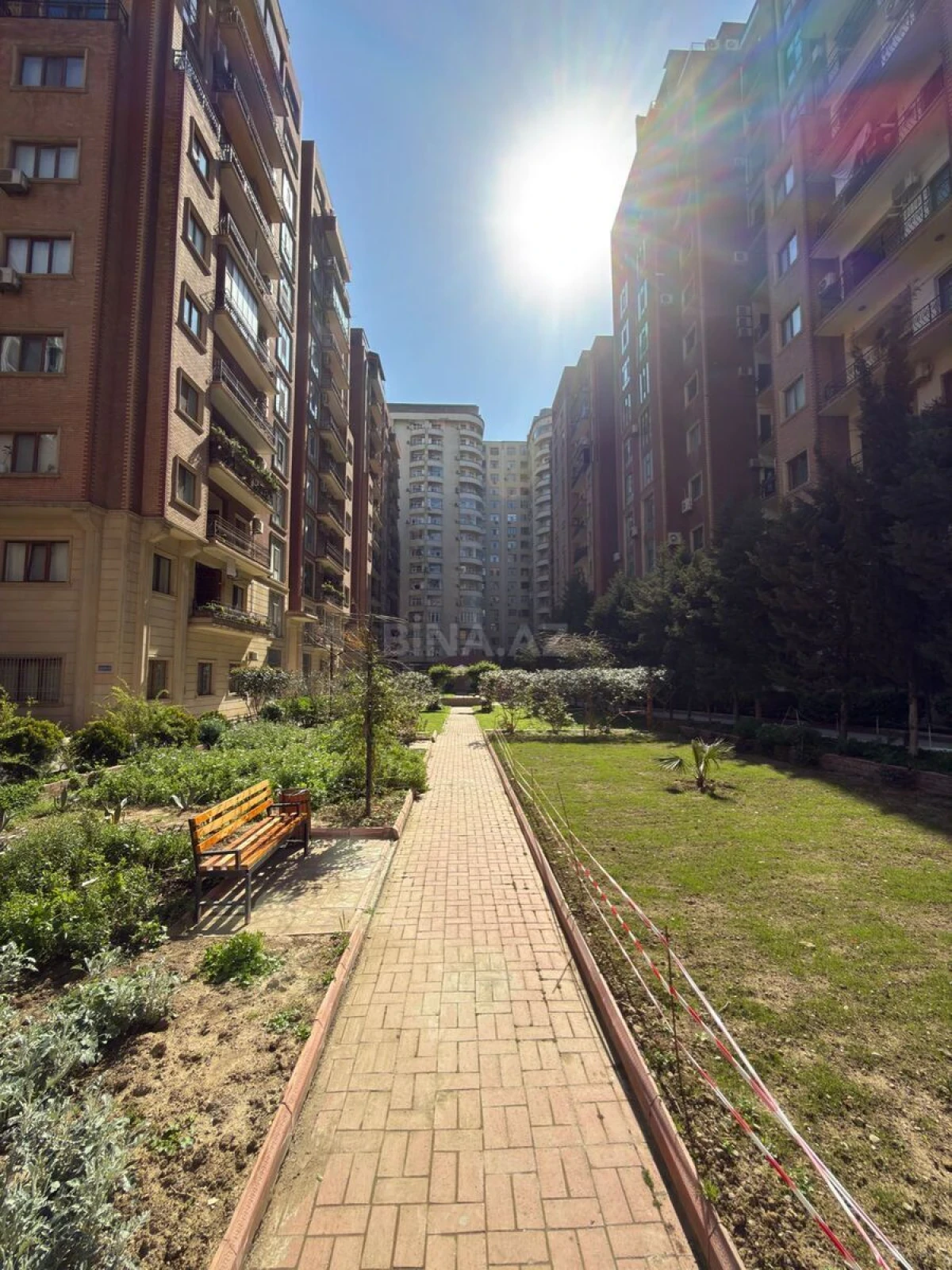 Satılır 4 otaqlı mənzil 219 m²