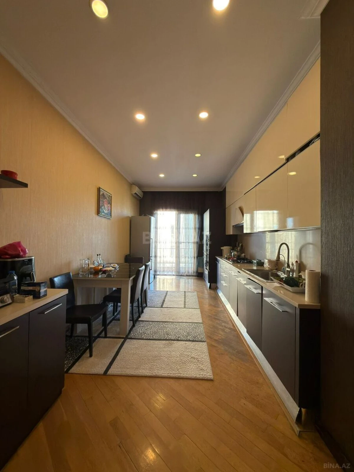 Satılır 4 otaqlı mənzil 219 m²
