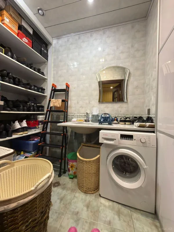 Satılır 4 otaqlı mənzil 219 m²