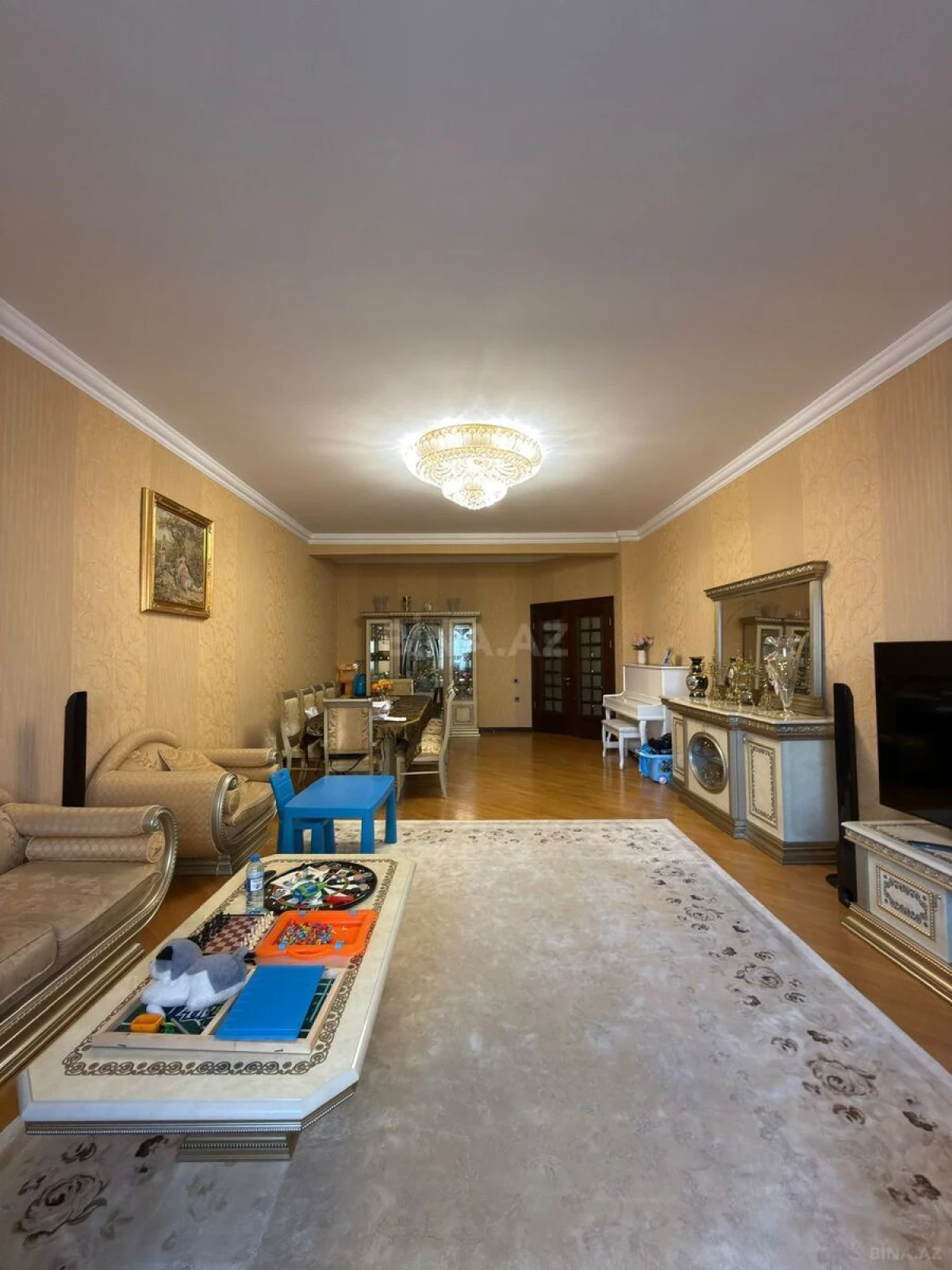 Satılır 4 otaqlı mənzil 219 m²