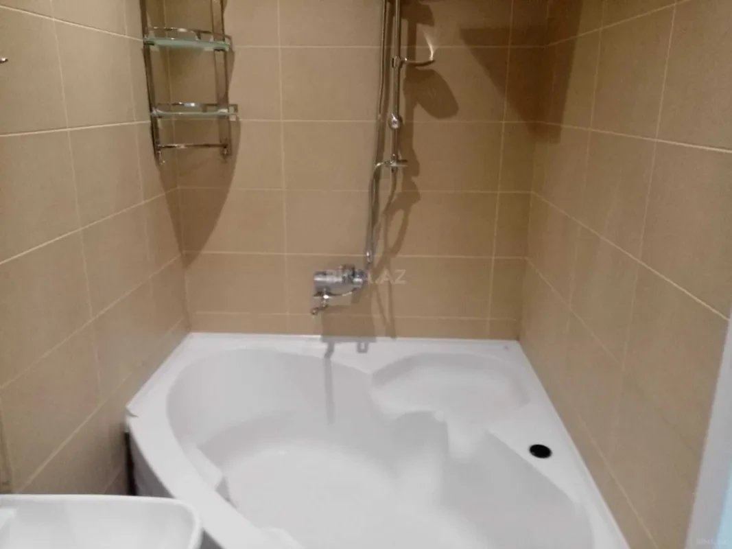 Satılır 2 otaqlı mənzil 87 m²