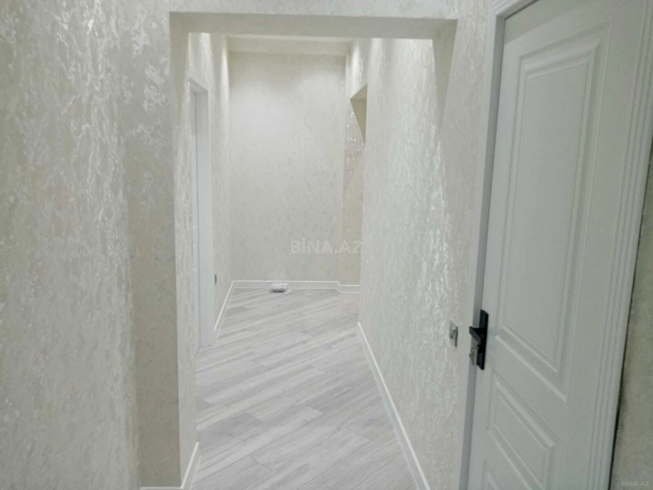 Satılır 2 otaqlı mənzil 87 m²
