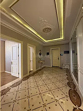 Satılır 4 otaqlı mənzil 245 m²