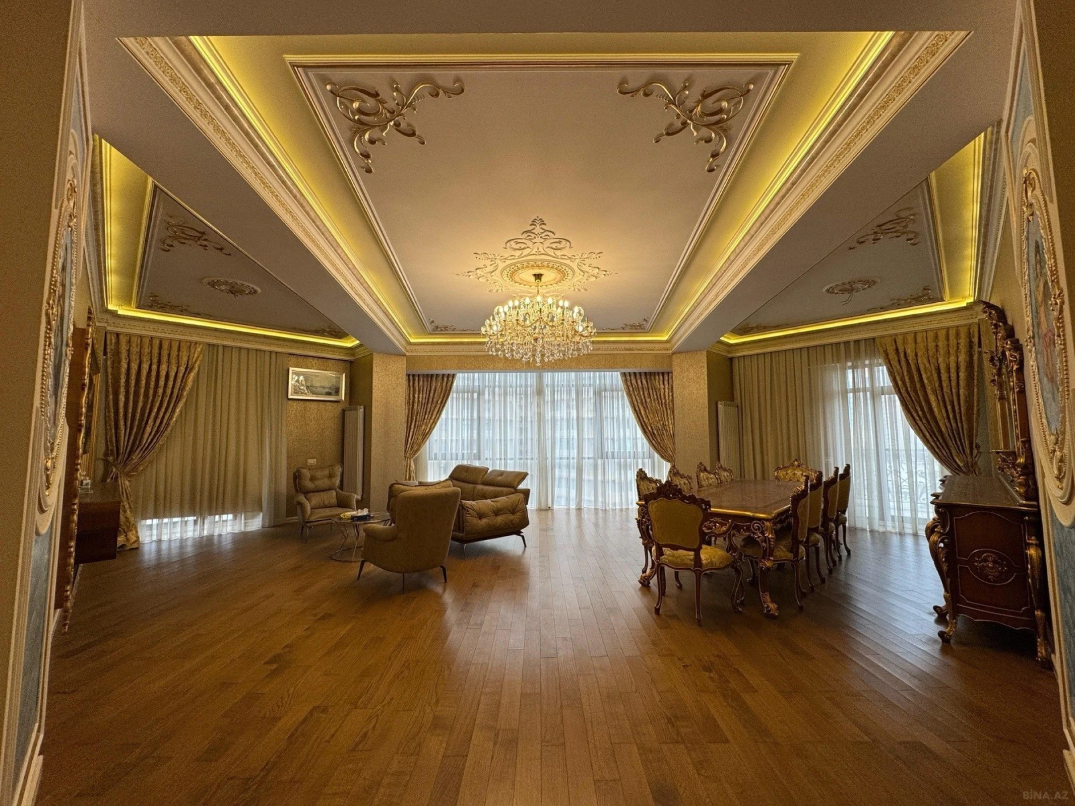 Satılır 4 otaqlı mənzil 245 m²