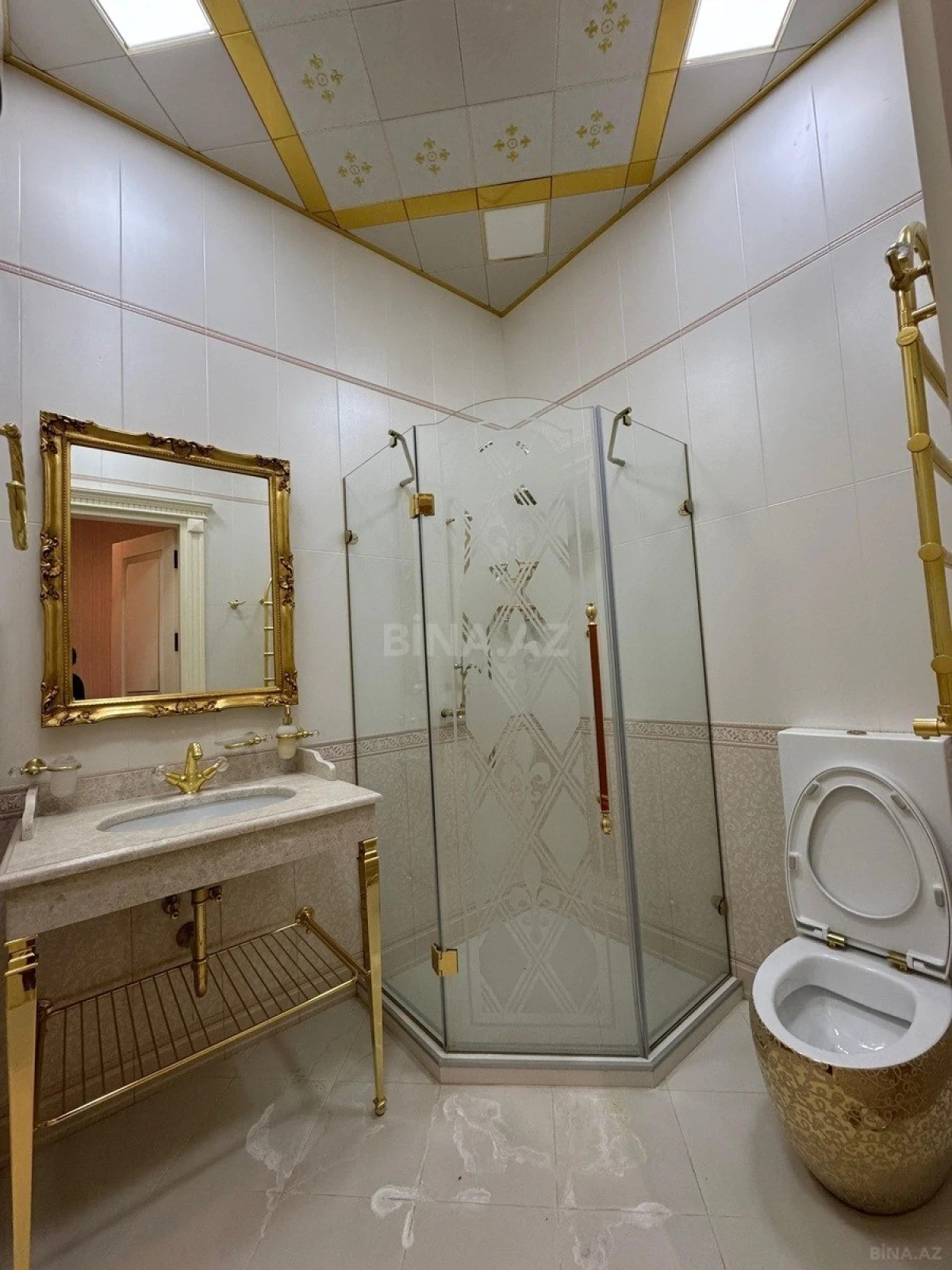 Satılır 4 otaqlı mənzil 245 m²