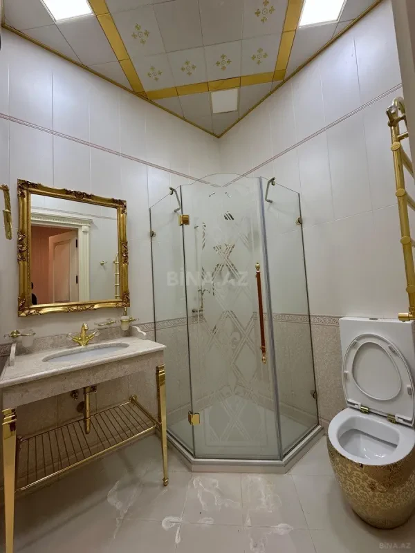 Satılır 4 otaqlı mənzil 245 m²