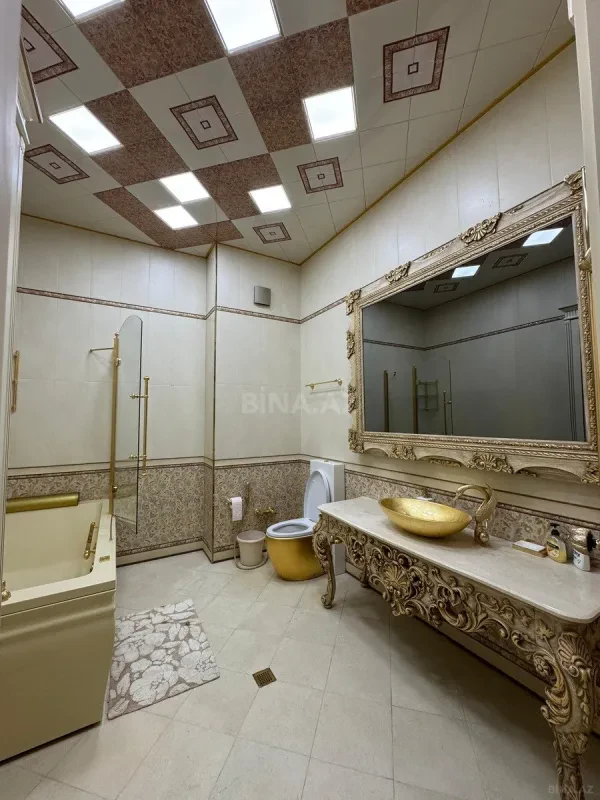 Satılır 4 otaqlı mənzil 245 m²