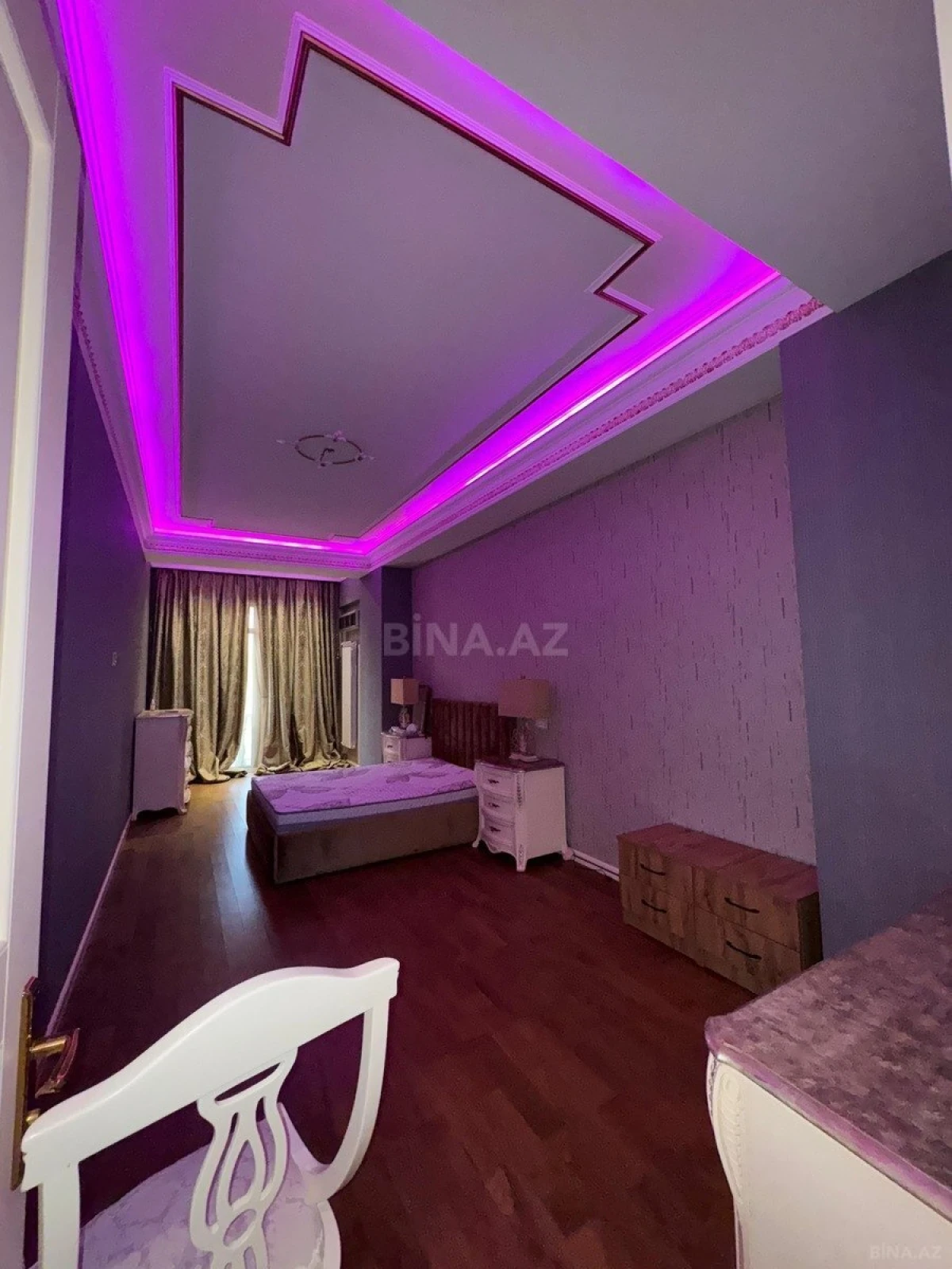 Satılır 4 otaqlı mənzil 245 m²