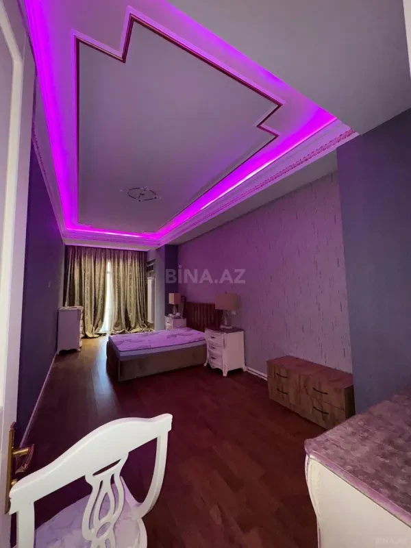 Satılır 4 otaqlı mənzil 245 m²