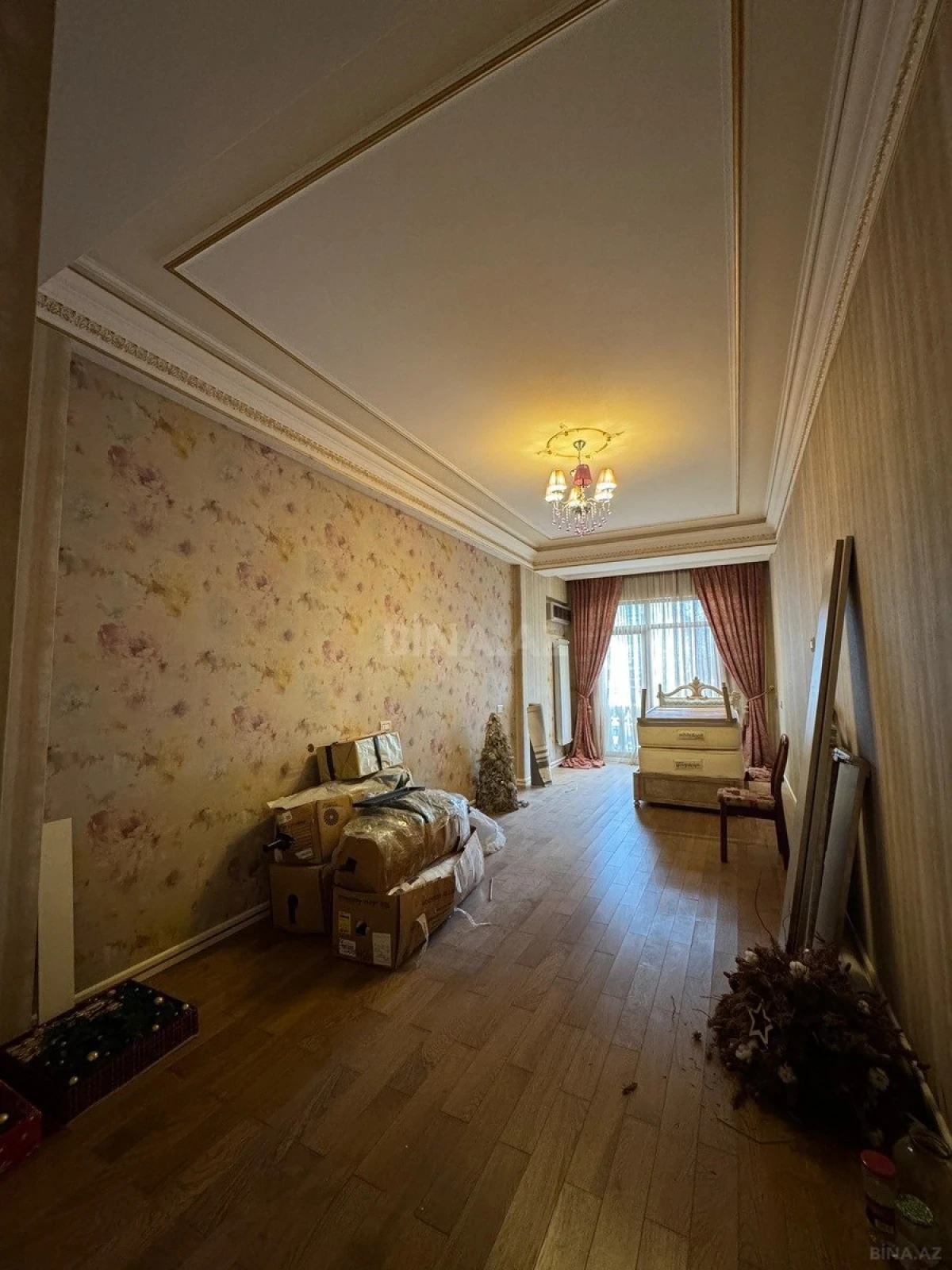 Satılır 4 otaqlı mənzil 245 m²