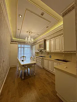 Satılır 4 otaqlı mənzil 245 m²