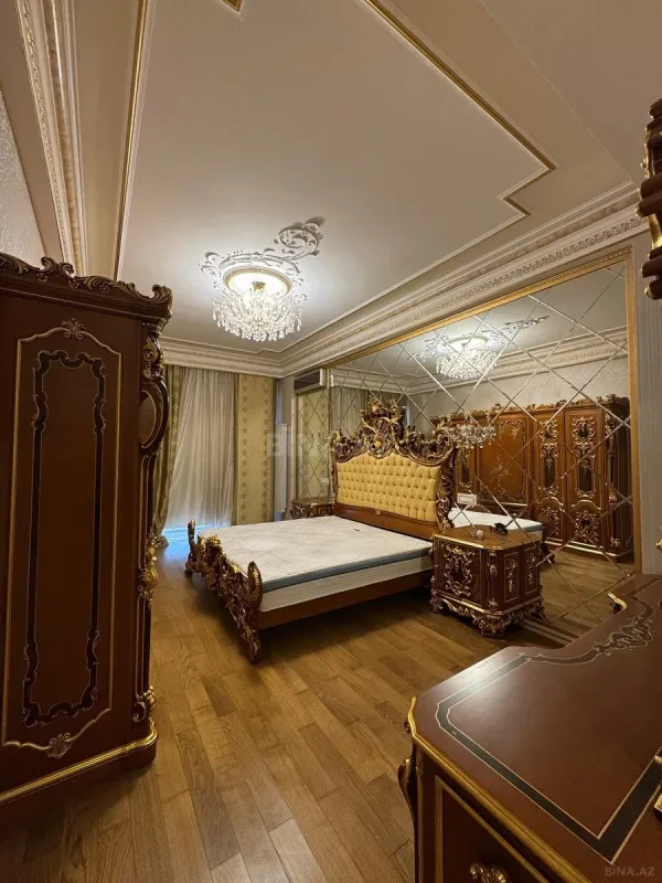 Satılır 4 otaqlı mənzil 245 m²