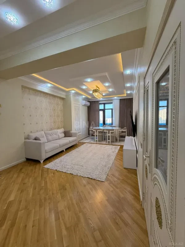 Satılır 2 otaqlı mənzil 84 m²