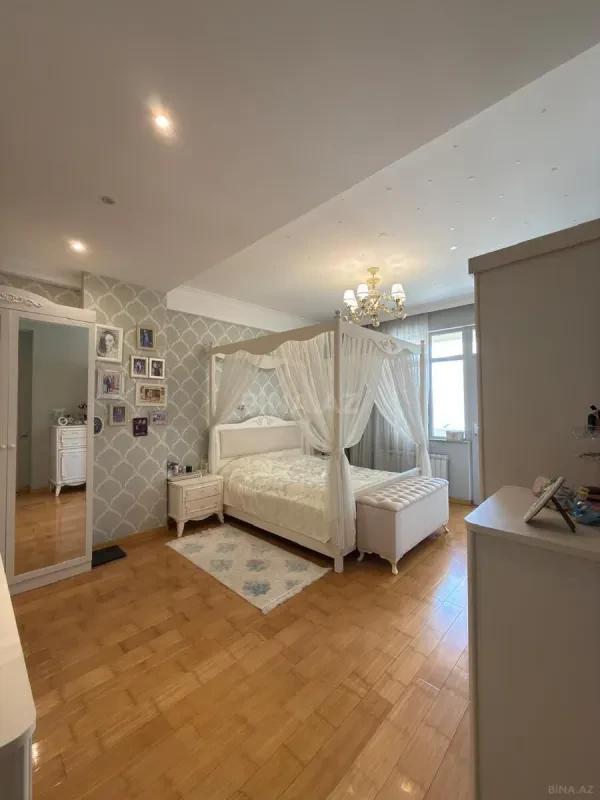 Satılır 3 otaqlı mənzil 175 m²