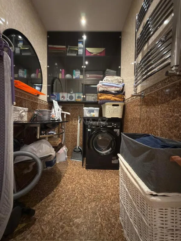 Satılır 3 otaqlı mənzil 175 m²