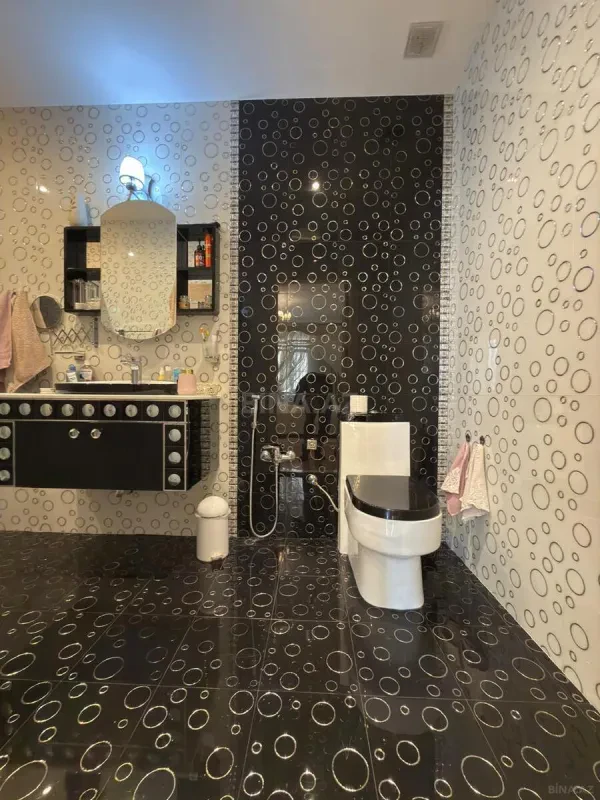 Satılır 3 otaqlı mənzil 175 m²