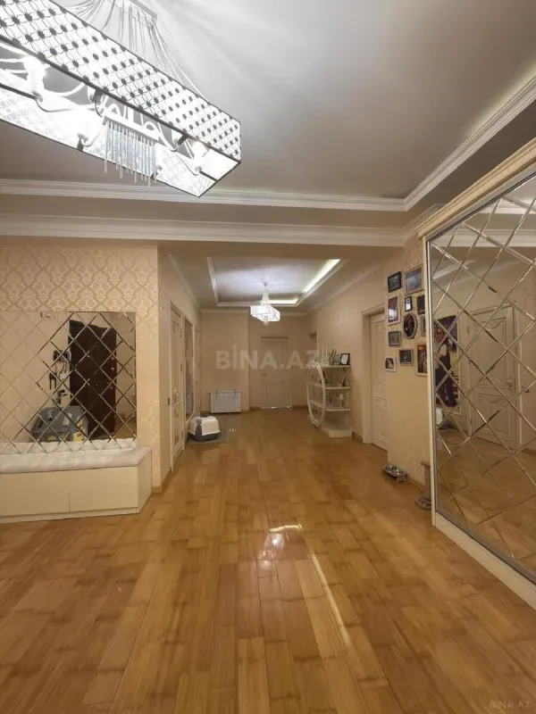 Satılır 3 otaqlı mənzil 175 m²