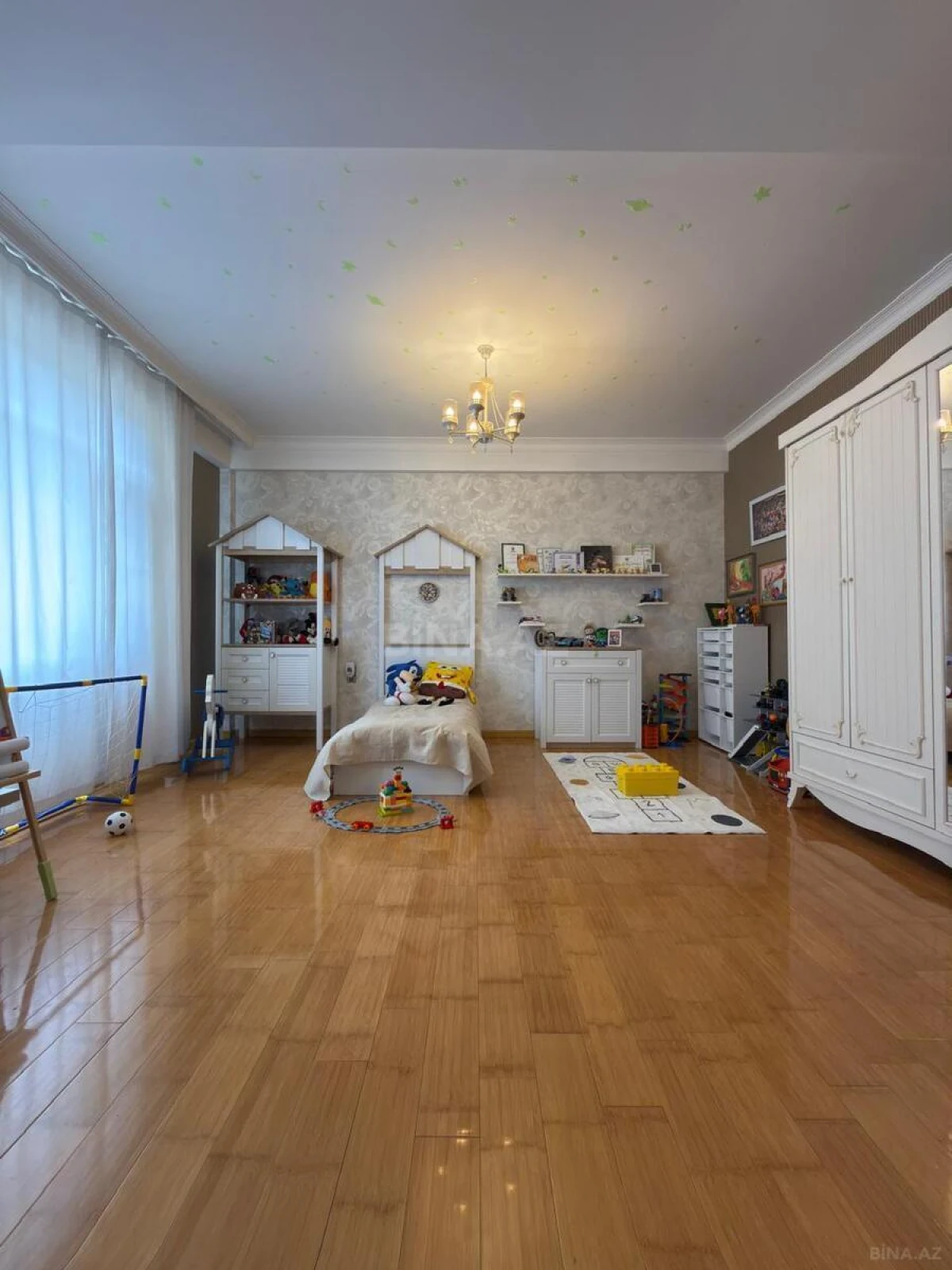 Satılır 3 otaqlı mənzil 175 m²