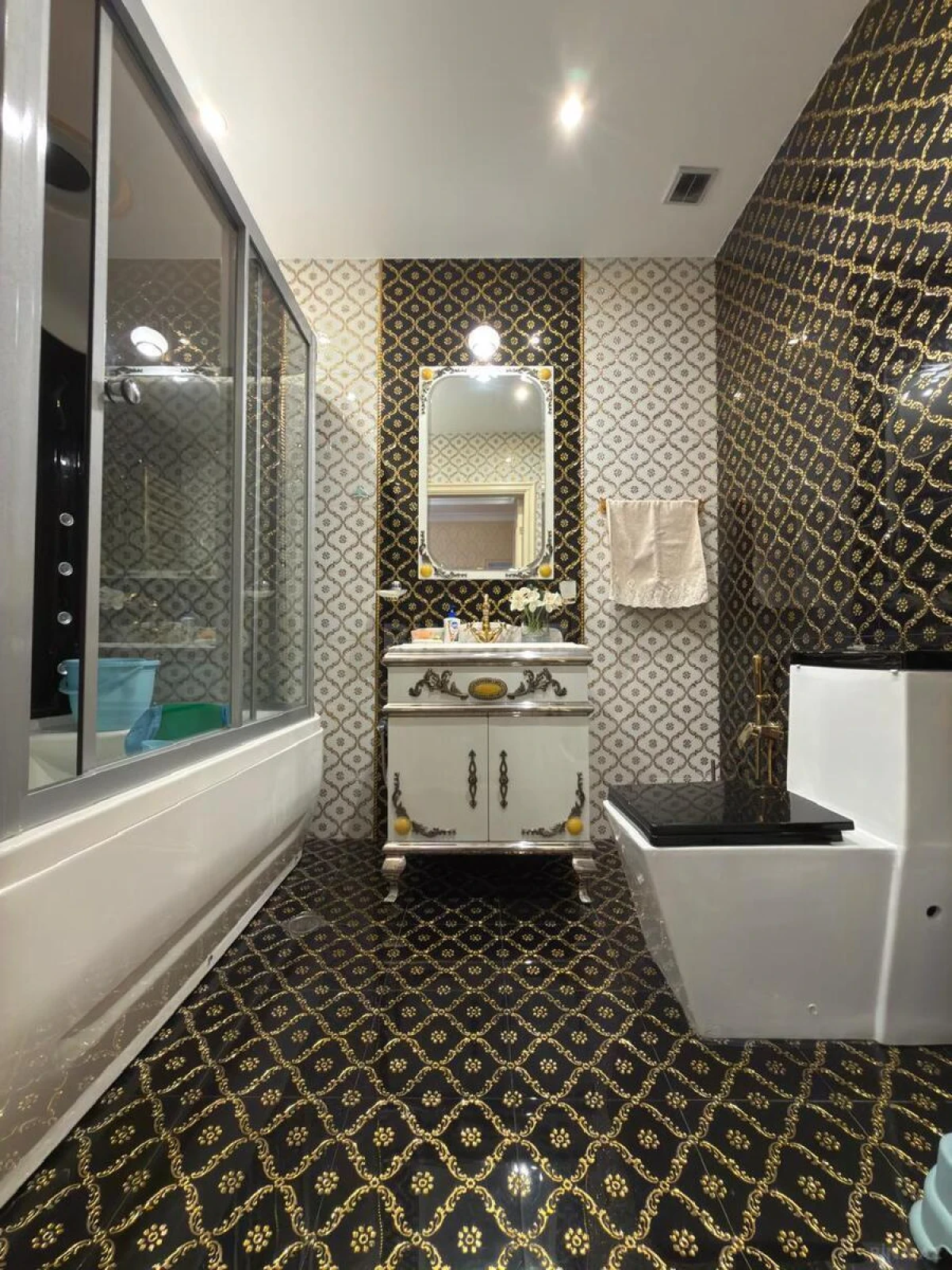 Satılır 3 otaqlı mənzil 175 m²