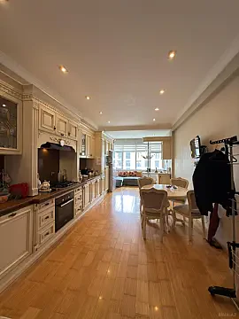 Satılır 3 otaqlı mənzil 175 m²