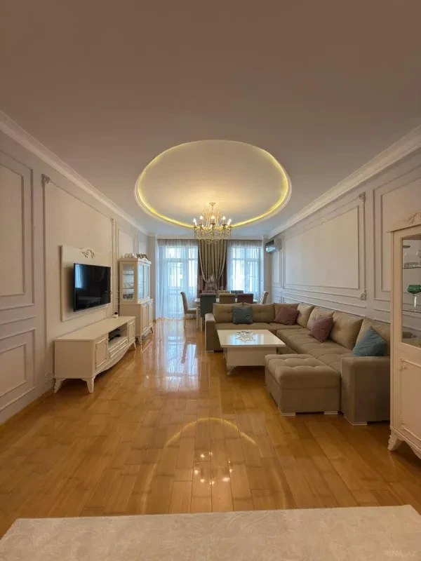 Satılır 3 otaqlı mənzil 175 m²