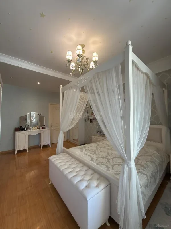 Satılır 3 otaqlı mənzil 175 m²
