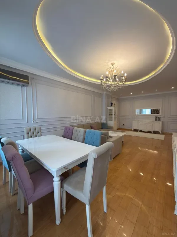 Satılır 3 otaqlı mənzil 175 m²