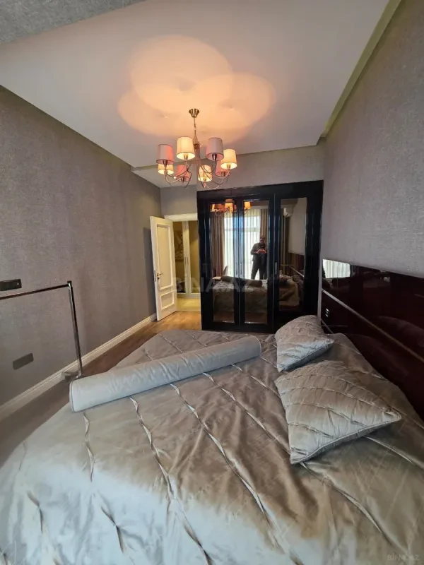 Satılır 2 otaqlı mənzil 75.7 m²