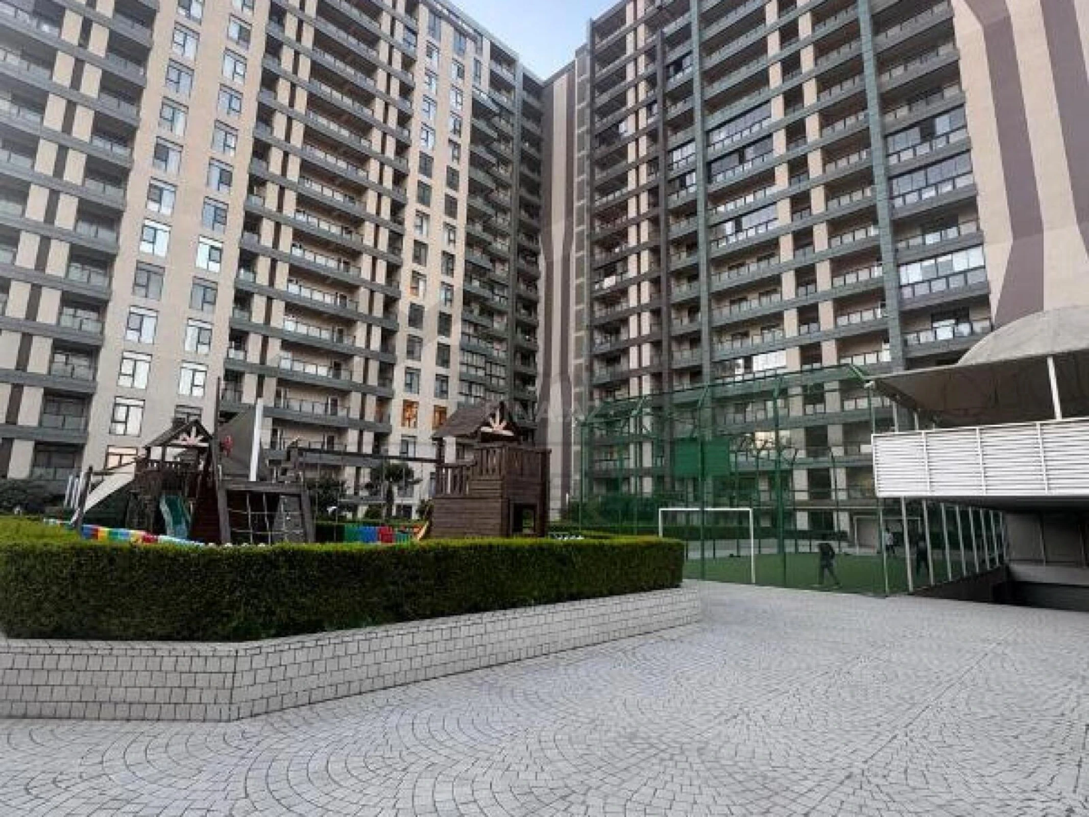 Satılır 2 otaqlı mənzil 75.7 m²