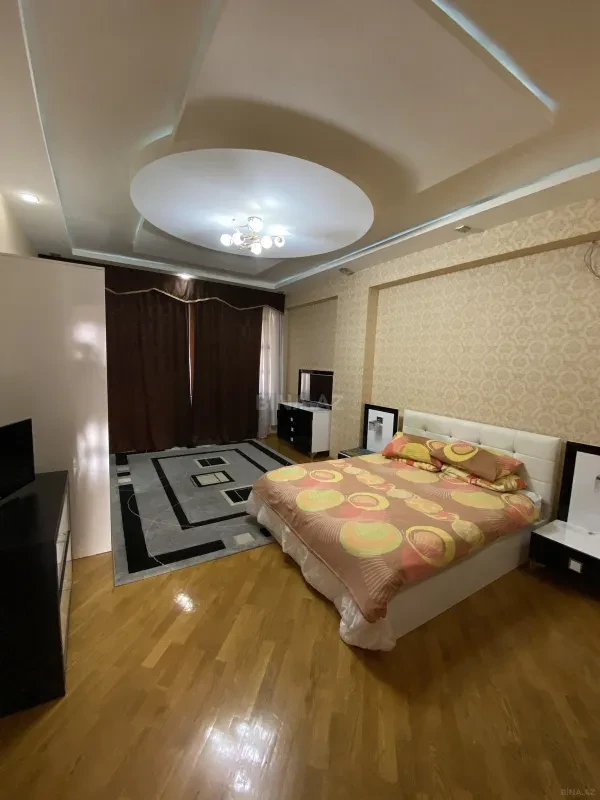 Satılır 4 otaqlı mənzil 204 m²