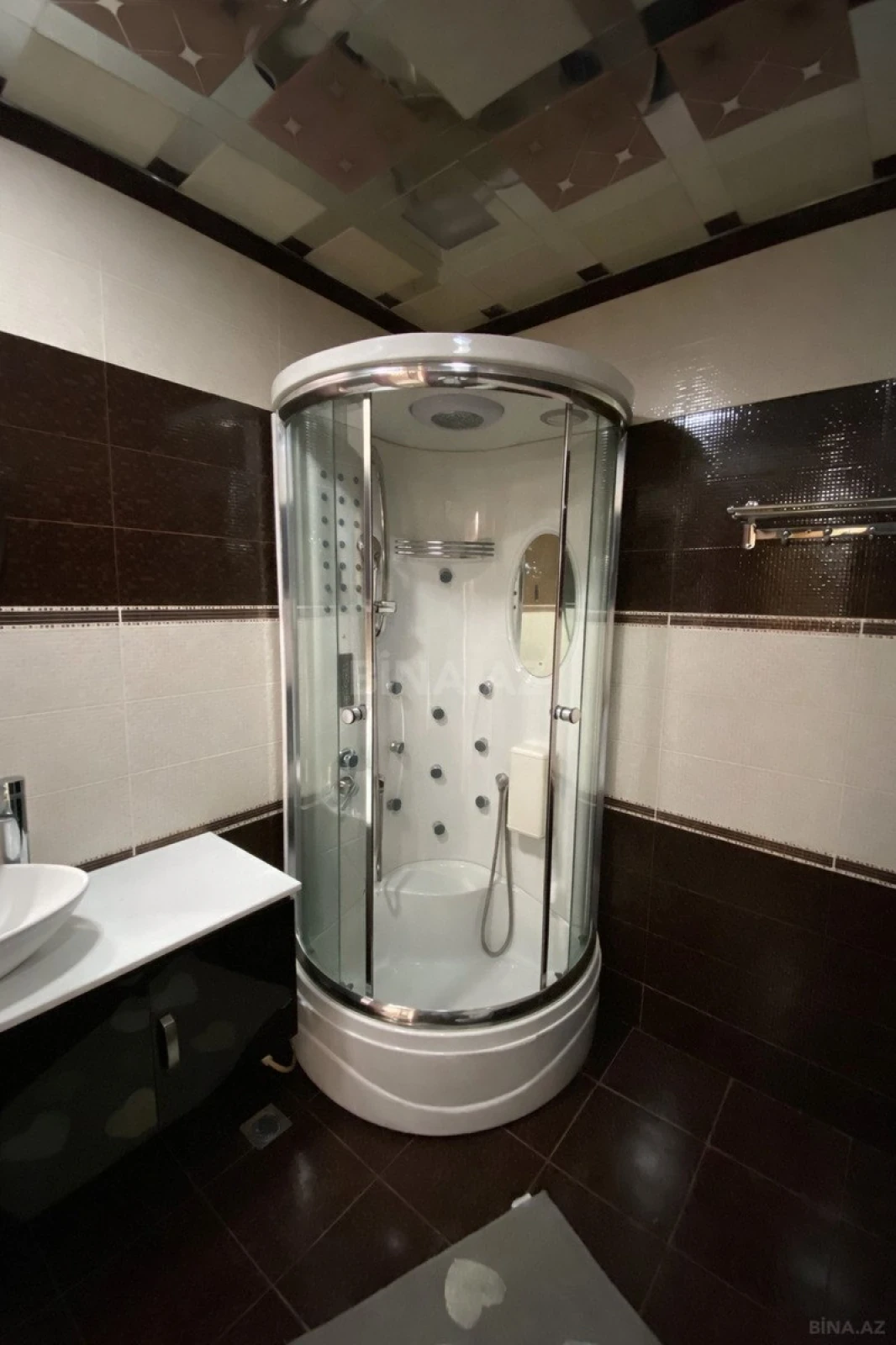 Satılır 4 otaqlı mənzil 204 m²