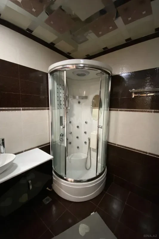 Satılır 4 otaqlı mənzil 204 m²
