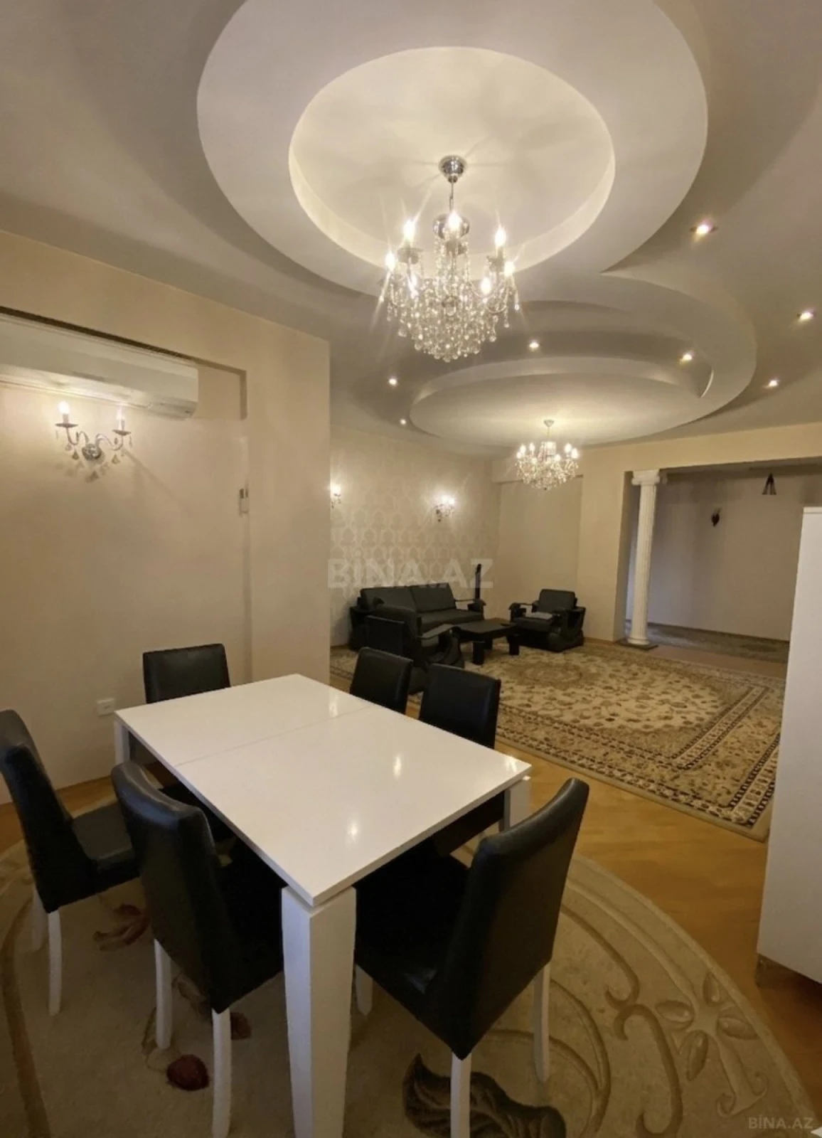 Satılır 4 otaqlı mənzil 204 m²
