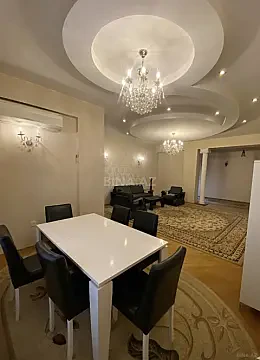 Satılır 4 otaqlı mənzil 204 m²