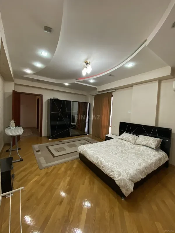 Satılır 4 otaqlı mənzil 204 m²