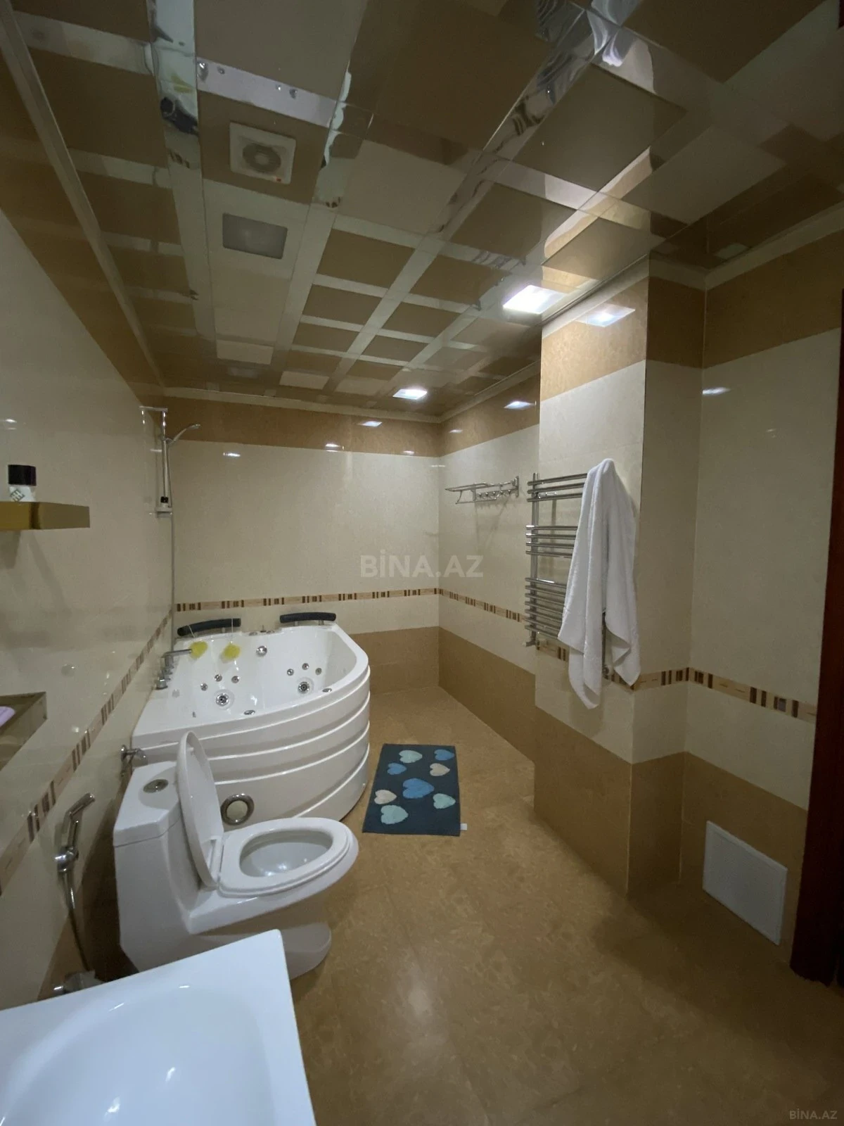 Satılır 4 otaqlı mənzil 204 m²