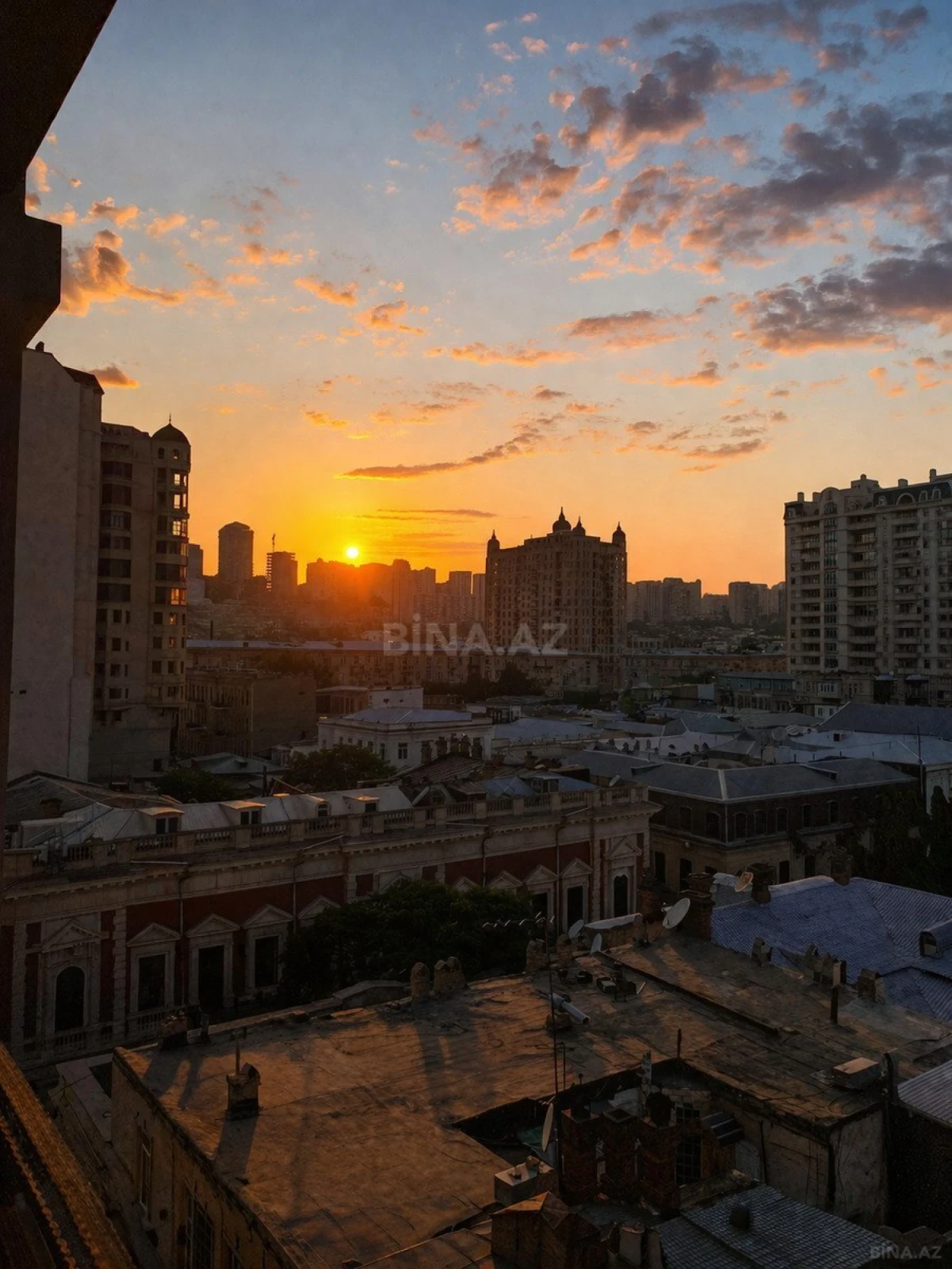 Satılır 4 otaqlı mənzil 204 m²
