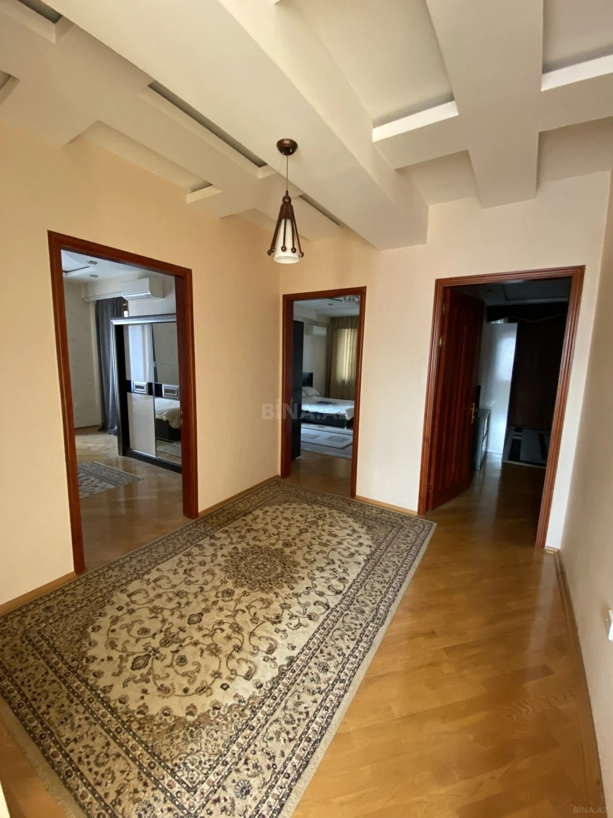Satılır 4 otaqlı mənzil 204 m²