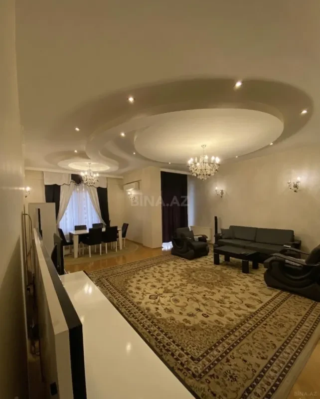 Satılır 4 otaqlı mənzil 204 m²