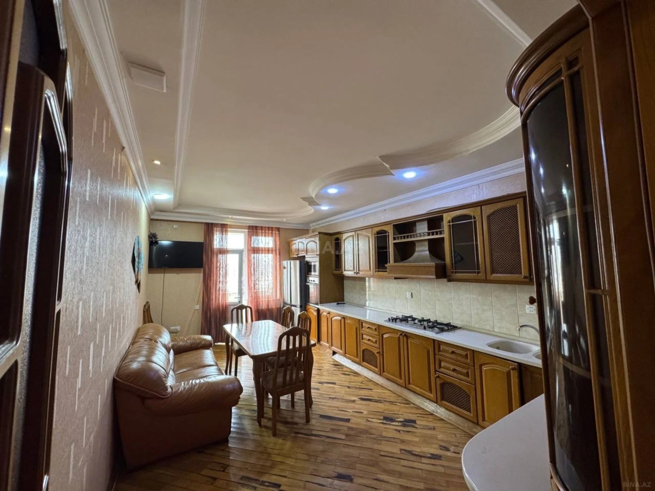 Kirayə verilir 3 otaqlı mənzil 140 m²