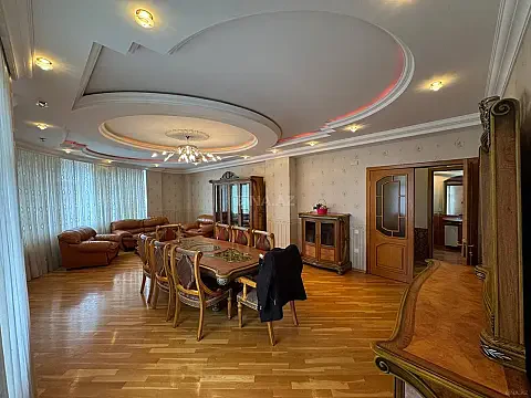 Kirayə verilir 3 otaqlı mənzil 140 m²