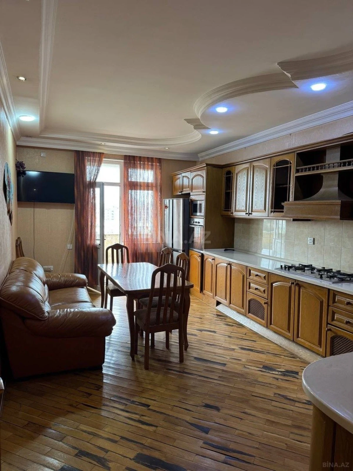 Kirayə verilir 3 otaqlı mənzil 140 m²