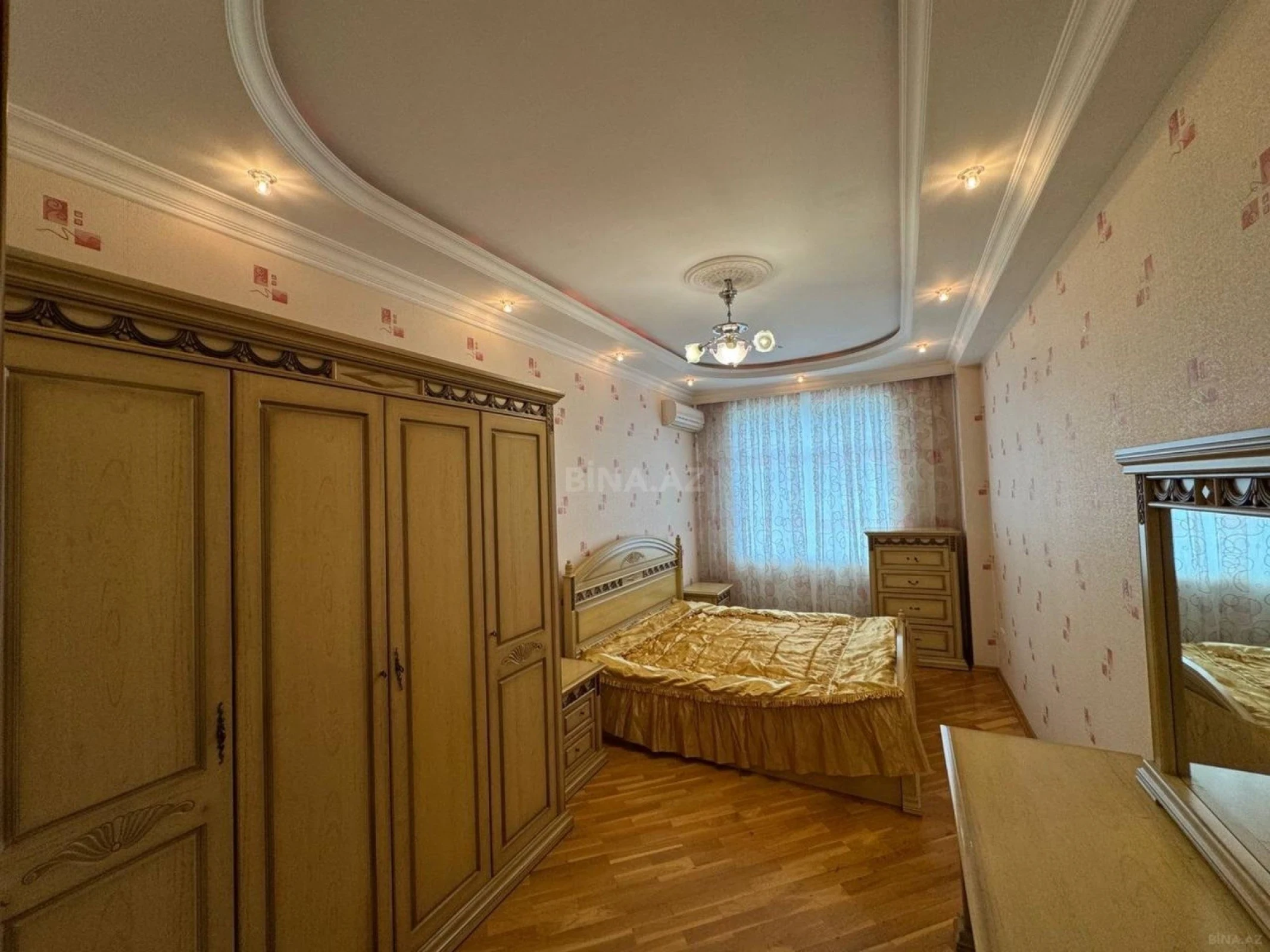 Kirayə verilir 3 otaqlı mənzil 140 m²